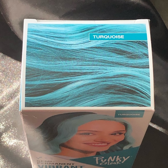 Punky Colour Semi-Permanent Vibrant Conditioning Hair Color Kit - Turquoise - Picture 7 of 11
